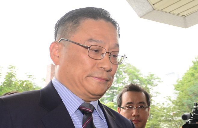 굳은 표정의 박찬주 대장