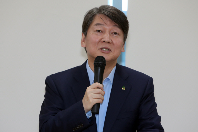 광주서 기자회견하는 안철수