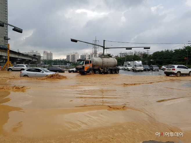 기습폭우로 침수된 용인시 태평교