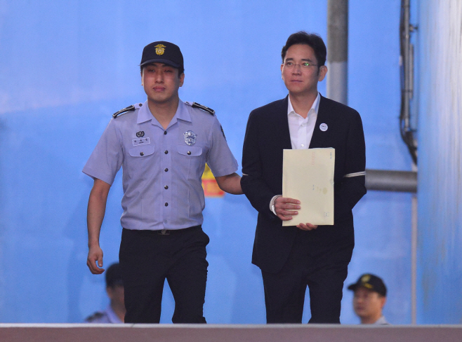 '운명의 재판'에서 징역 5년 실형 받은 이재용
