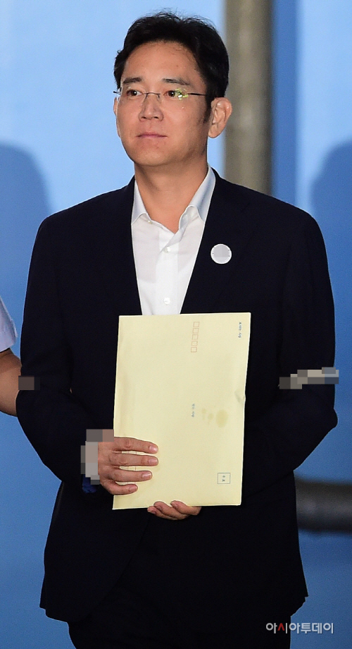 이재용 삼성전자 부회장, 징역 5년 선고