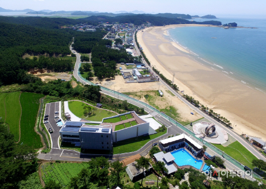 태안 만리포 해수욕장 유류피해극복기념관