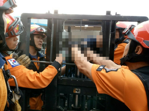 송탄소방서, 지게차 체인에 손가락 낀 근로자 신속구조