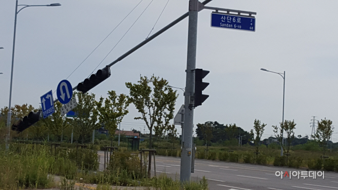 당진 석문국가산업단지 파손된 교통신호등