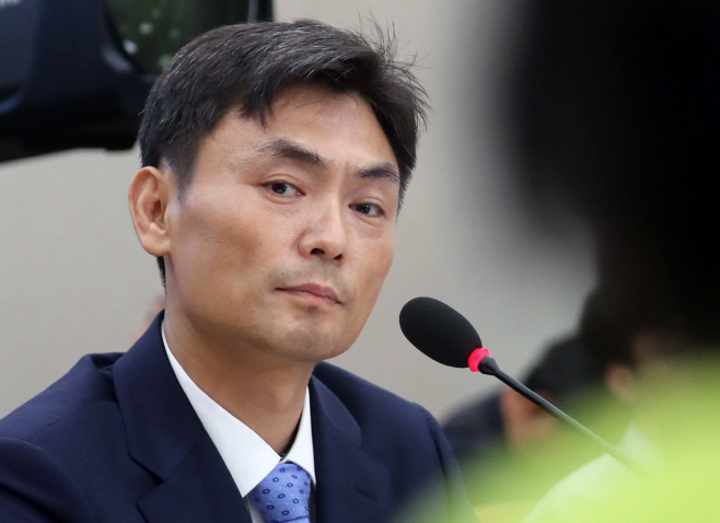 질문받는 박성진 후보자
