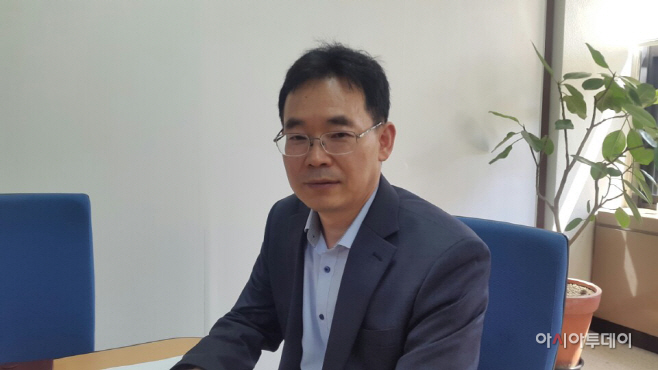 전영근 부산교육청 교육국장