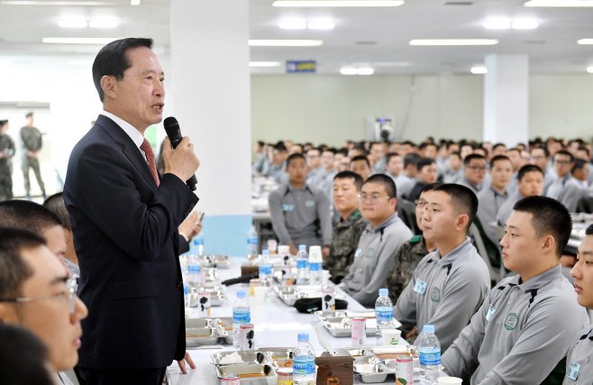 논산 육군훈련소 방문한 송영무 국방장관
