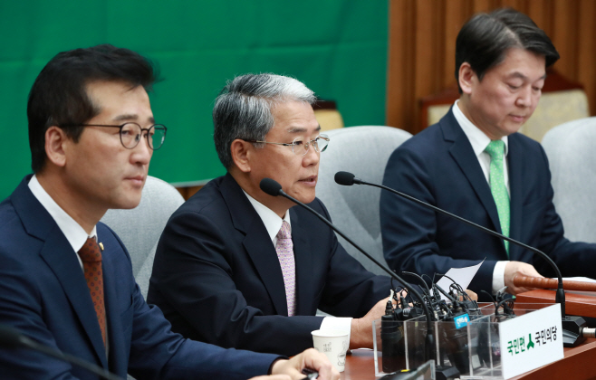 발언하는 김동철 원내대표