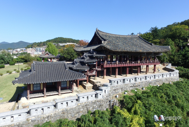 영남루 전경