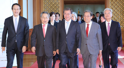 문 대통령, '4강대사와 함께'