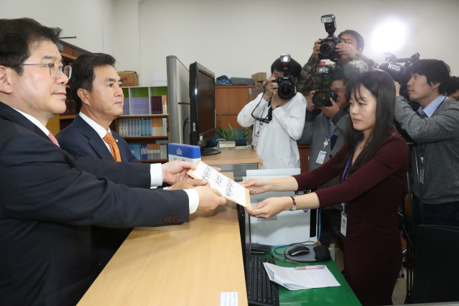 한국당 방송통신위원장 해임촉구결의안 제출