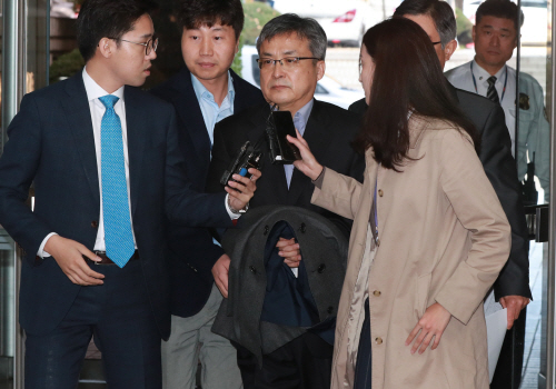 법원 향하는 김진홍 전 심리전단장