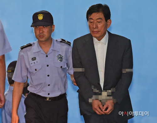 [포토] '국정원 댓글' 원세훈 前 원장, 국정원법·선거법 위반…'징역4년' 선고