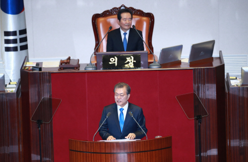 예산안 시정연설 하는 문재인 대통령