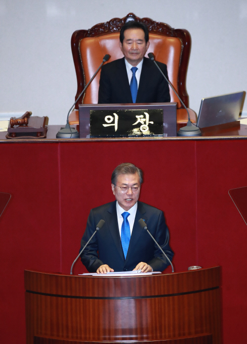 예산안 시정연설 하는 문재인 대통령