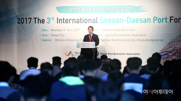 기조연설 중인 이완섭 시장