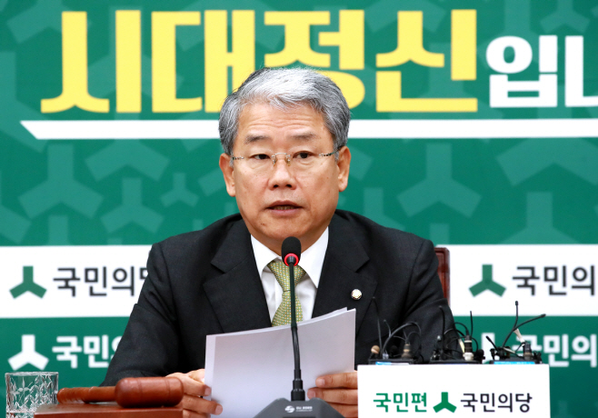 원내대책회의 발언하는 김동철 원내대표