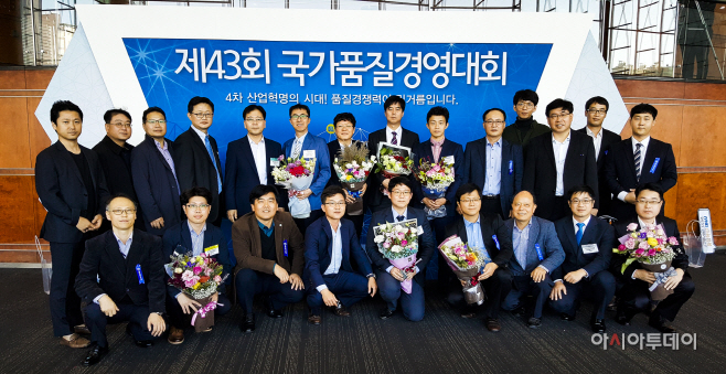 사진2. 품질분임조 금상수상 단체사진