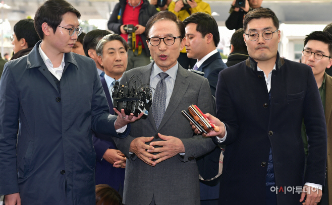 이명박 전 대통령, 바레인 출국