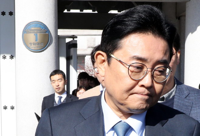 청와대로 1번지 떠나는 전병헌 정무수석