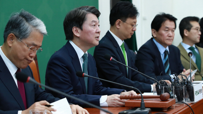 최고위 발언하는 안철수 대표