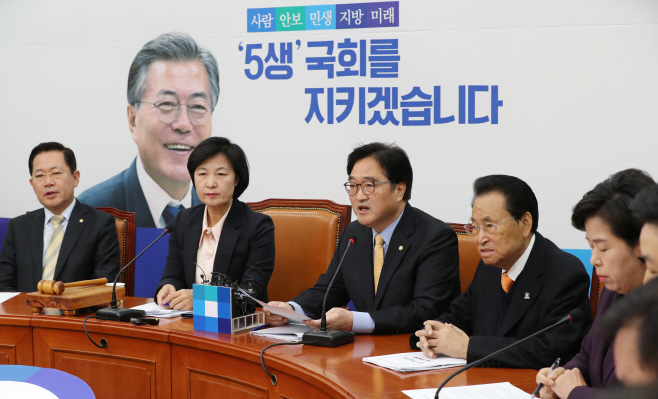 최고위원회 참석한 우원식 원내대표