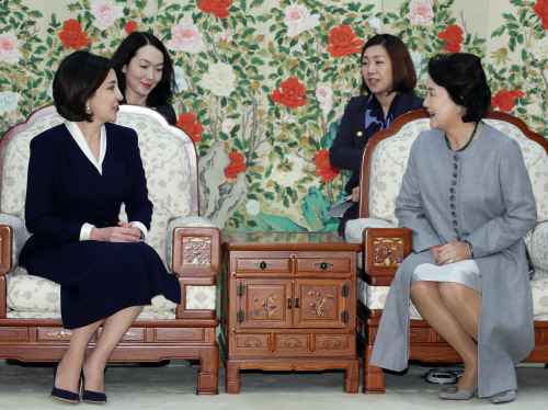 환담하는 한-우즈베크 퍼스트 레이디