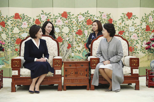 김정숙 여사_미르지요예바 여사 환담