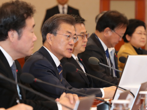 국무회의 주재하는 문 대통령