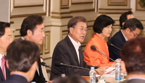 문 대통령, 혁신성장 전략회의 주재