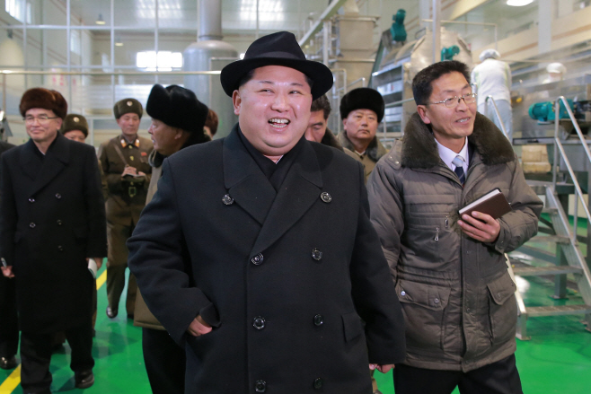 북한 김정은 감자가루 공장 방문