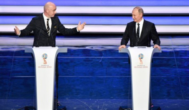 푸틴 러시아 대통령(오른쪽)과 인판티노 FIFA 회장