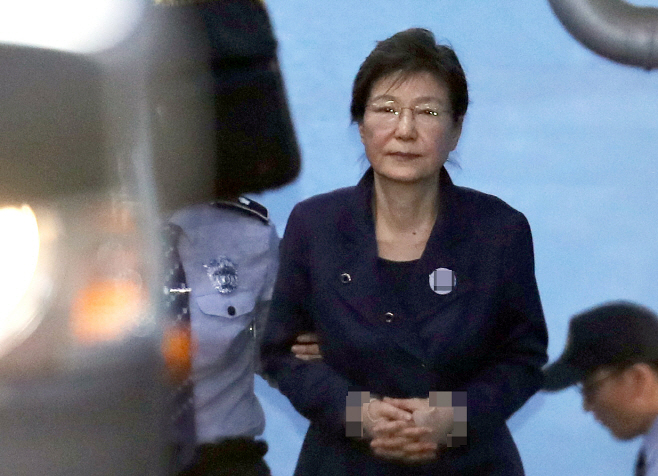 박근혜, 오늘 재판 불출석…건강상 이유 사유서