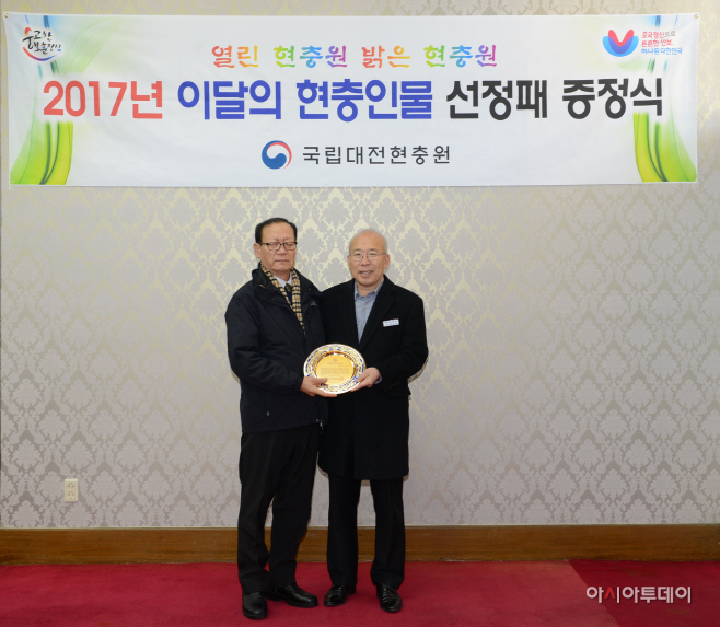 권원장 사진 오른쪽