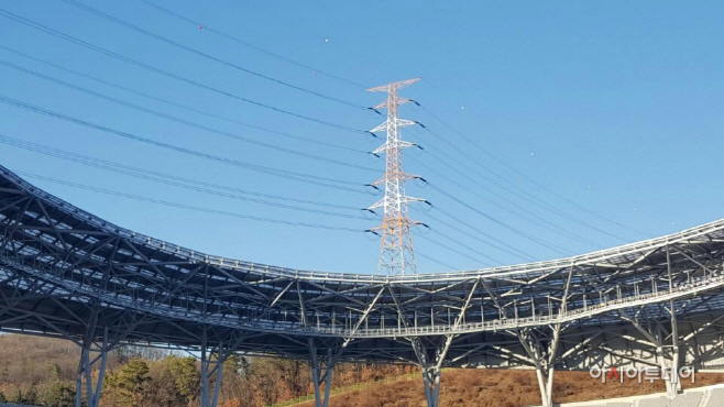 용인시민체육공원 송전탑