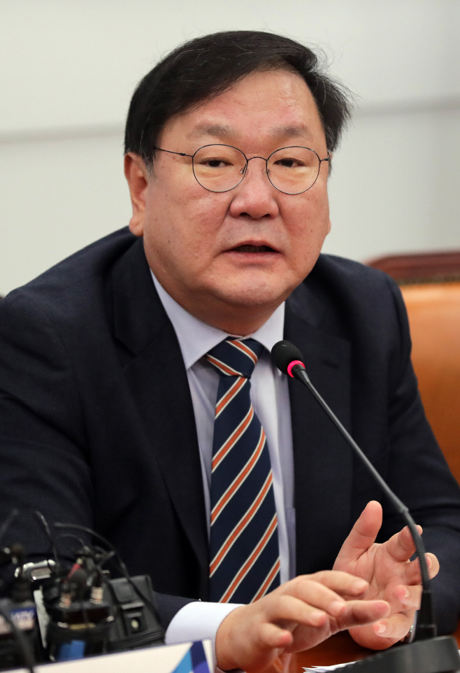 발언하는 김태년