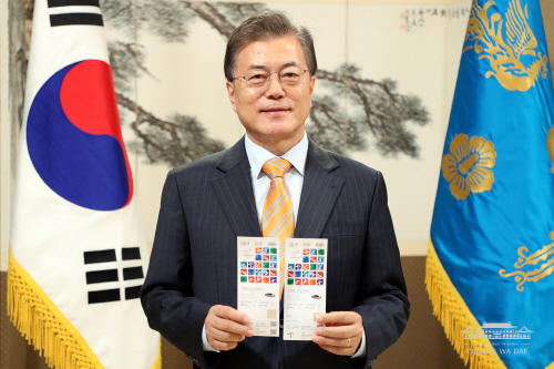 평창 올림픽 입장권 인증샷 올린 문 대통령