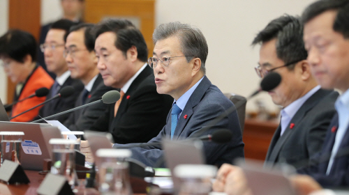 국무회의, 발언하는 문 대통령