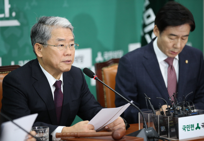 발언하는 김동철 원내대표