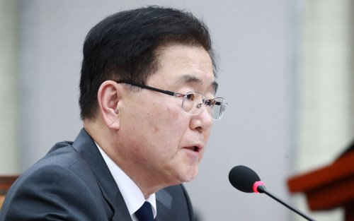답변하는 정의용 국가안보실장