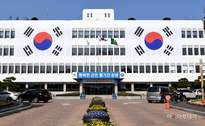 171229(청사 대형 태극기 게첨)