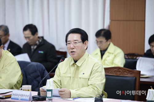 김영록 농식품부 장관 고흥군 AI방역상황 점검 사진자료 1