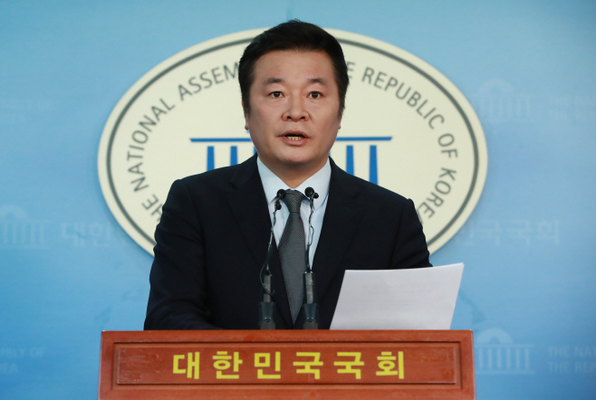 논평 발표하는 김철근 국민의당 대변인