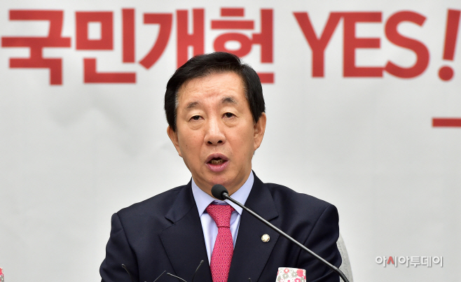 [포토] 김성태 '시민사회단체 경력 공무원 호봉 인정…이게 나라다운 나라냐?'