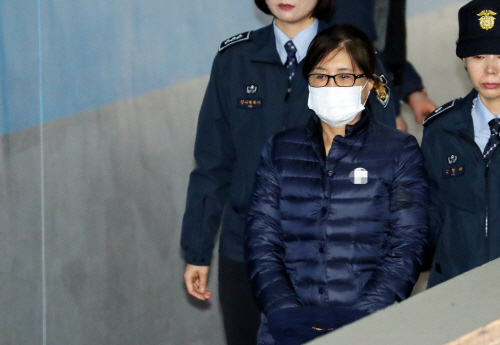 최순실, 이재용 재판 증인 출석