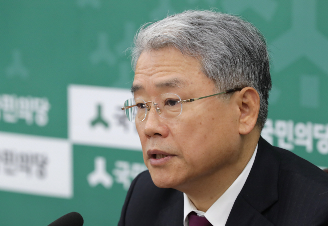 발언하는 김동철
