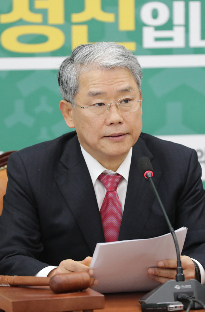 발언하는 김동철