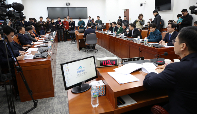 사법개혁특별위원회 첫 전체회의