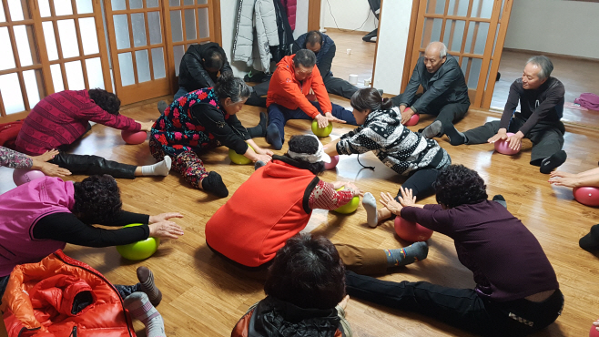 1-2. 사진(요가교실 실습)