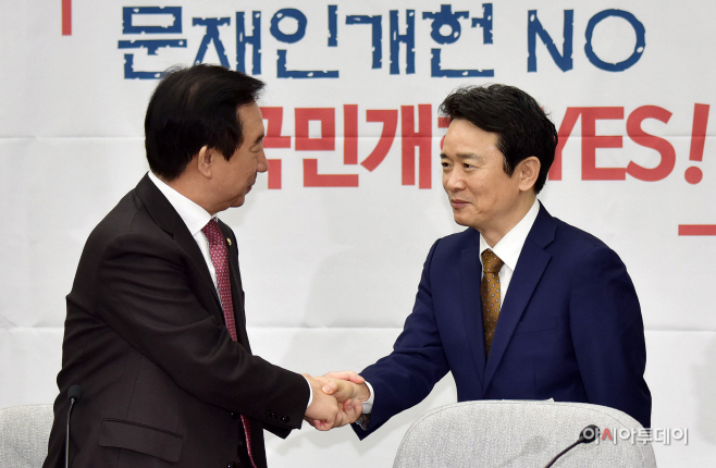 [포토] 김성태 '남경필 경기도지사 복당...환영합니다'